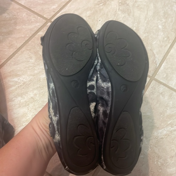 Bare Traps Flats - Picture 5 of 6